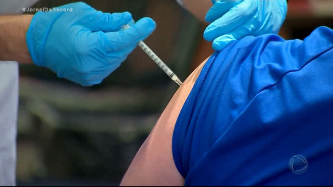 Turistas brasileiros são vacinados na 'fila da xepa' nos Estados Unidos