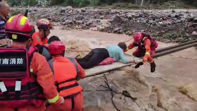 Chuvas torrenciais deixam ao menos 25 mortos na China