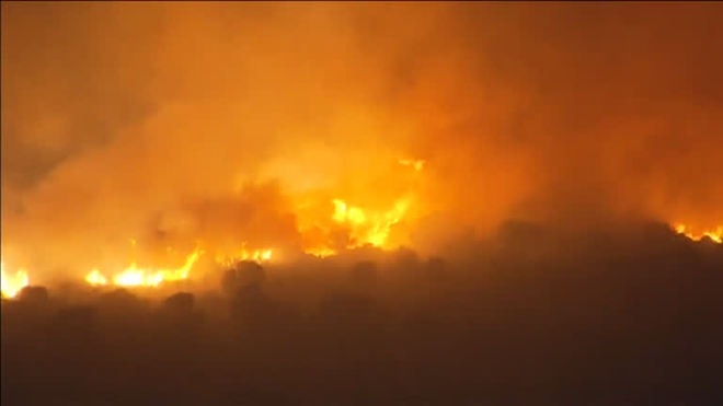 Incêndio gigantesco força pessoas a saírem de suas casas em Madri