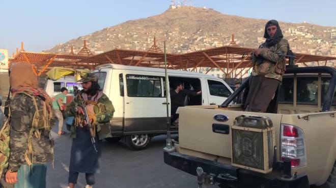 Talibãs culpam os Estados Unidos pelo caos no aeroporto de Cabul