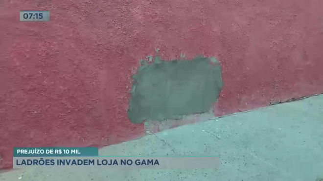 Ladrões usam buraco em parede para furtar comércio no Gama