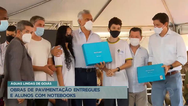 Estudantes recebem notebooks em Águas Lindas de Goiás