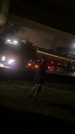 Grupo arremessa pedros em veículos perto do Porto de Santos