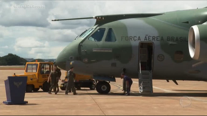 Avião da FAB decola de Brasília para resgatar pelo menos 64 pessoas na Polônia