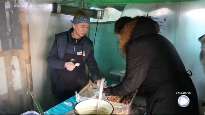 Grupo de voluntários prepara 6 mil refeições por dia para alimentar quem mais precisa na guerra