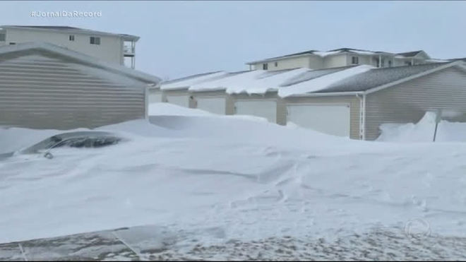 Nevasca deixa mais de 250 mil casas sem energia elétrica no nordeste dos EUA