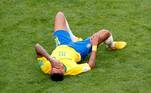 Soccer Football - World Cup - Round of 16 - Brazil vs Mexico - Samara Arena, Samara, Russia - July 2, 2018 Brazil's Neymar lies on the pitch after sustaining an injury REUTERS/David Gray





