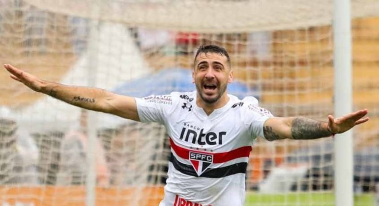 04º - Lucas Pratto - O atacante chegou ao São Paulo em 2017 por 6,2 milhões de euros (cerca de R$ 20,7 milhões à época).