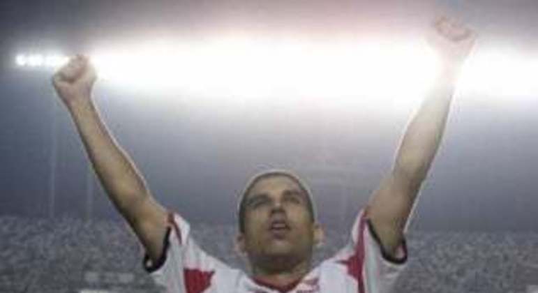 08º - Ricardinho - Em 2002, o São Paulo desembolsou cerca de 7,8 milhões de euros (20,1 milhões à época) para contratar o meia, que estava no Corinthians.