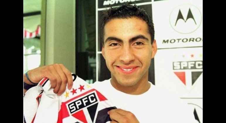 09º - Maldonado - O zagueiro e volante chileno foi contratado pelo Tricolor em 2000, quando o clube gastou 8,5 milhões de euros (15,6 milhões de reais à época), para tirar o jogador do Colo-Colo.
