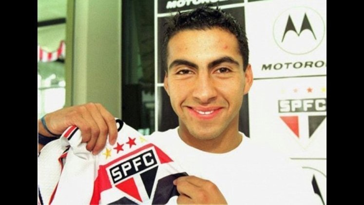 09º - Maldonado - O zagueiro e volante chileno foi contratado pelo Tricolor em 2000, quando o clube gastou 8,5 milhões de euros (15,6 milhões de reais à época), para tirar o jogador do Colo-Colo.