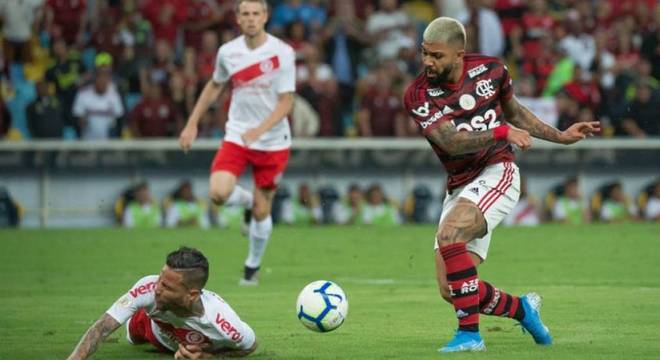 1º em finalizações do Flamengo no Brasileirão (60)- O camisa 9 também é quem mais finaliza a gol no time da Gávea: 60 vezes