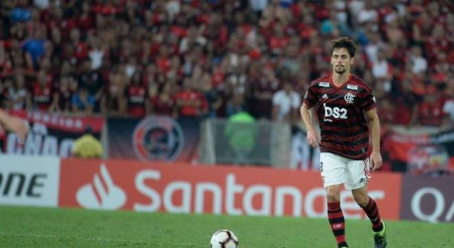 1º em rebatidas do Flamengo no Brasileirão - Rodrigo Caio tem papel fundamental na defesa rubro-negra: são 90 rebatidas