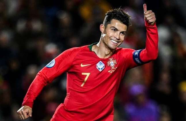 1º lugar: Cristiano Ronaldo - atacante (seleção de Portugal): 196 jogos e 120 gols