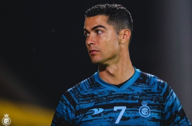 1º lugar: Cristiano Ronaldo (Portugal) - O atacante do Al-Nassr e da seleção portuguesa faturou 275 milhões de dólares (R$ 1,37 bilhão na cotação atual) em 2023. - Foto: Divulgação/Al-Nassr