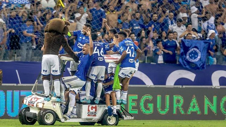 1º lugar: CRUZEIRO (82 pontos - atualmente 71 pontos) - Resultados do primeiro turno: Cruzeiro 2 x 0 Ponte Preta; Ituano 1 x 1 Cruzeiro; Cruzeiro 2 x 1 Sport; Cruzeiro 2 x 0 Vila Nova; Guarani 1 x 0 Cruzeiro; Cruzeiro 2 x 1 Novorizontino; CSA 1 x 1 Cruzeiro