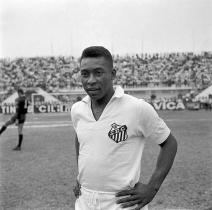 1º Pelé - 604 gols em ligas nacionais entre 1957 e 1977. Paulista (466), Brasil (101) e Estados Unidos (37).