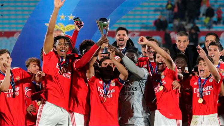 1ª posição: Benfica (Portugal) - Valor da base: 670 milhões de euros / Jogadores espalhados pelo mundo: 104