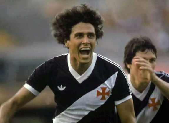 1º - Roberto Dinamite. Ídolo e ex-presidente, marcou incríveis 702 gols pelo Vasco.