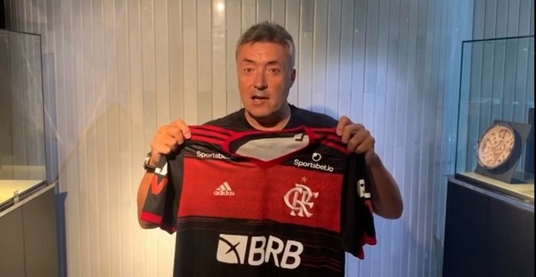 1 - TEMPO DE CONTRATO - Domènec Torrent assinou com o Flamengo até 31 de dezembro de 2021. O período do vínculo era o desejo inicial da diretoria rubro-negra, uma vez que o fim da próxima da temporada coincidirá com o fim da gestão de Rodolfo Landim.