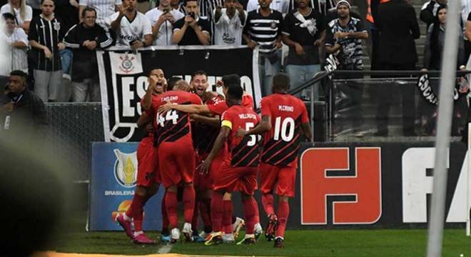 10º colocado: Athletico Paranaense (35 pontos) – O Furacão já está classificado para a Libertadores, por ter ganho a Copa do Brasil. Risco de rebaixamento - 1%