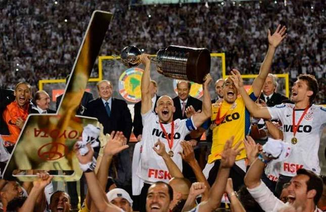 10° colocado - CORINTHIANS (2 decisões) - Uma final de Libertadores: 2012 (campeão) / Uma decisão de Recopa Sul-Americana: 2013 (campeão).