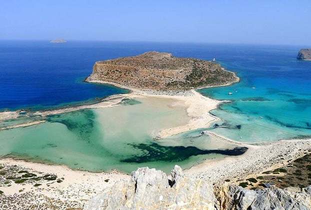 10º- Creta-> A ilha é repleta de praias paradisíacas e sítios arqueológicos que remetem à mitologia grega. Creta, a maior ilha da Grécia, surpreende com suas impressionantes histórias passadas de geração em geração.  