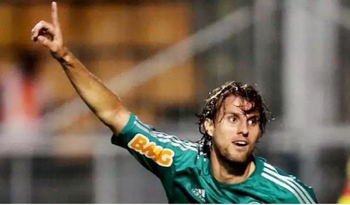 10 - Henrique esteve no Palmeiras em 2008 antes de ser emprestado a clubes da Europa. Depois, retornou ao Alviverde e defendeu o time de 2011 a 2014 e somou 14 gols