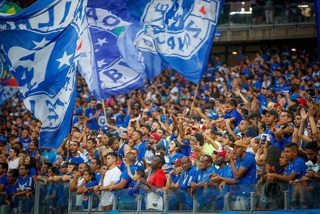 10º lugar: Cruzeiro – Porcentagem de brasileiros que declararam torcida ao Cruzeiro em 2018: 4,5% – Porcentagem de brasileiros que declararam torcida ao Cruzeiro em 2020: 3% – Porcentagem de brasileiros que declararam torcida ao Cruzeiro  em 2022: 2,8% – Média entre 1993 e 2022: 3,4%