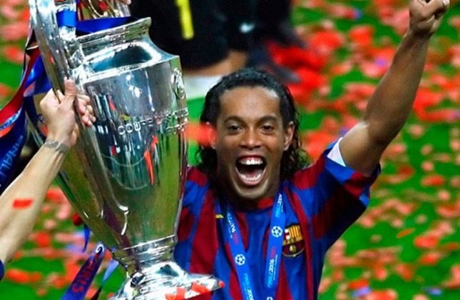10º lugar: Ronaldinho Gaúcho (meia) - 18 gols
