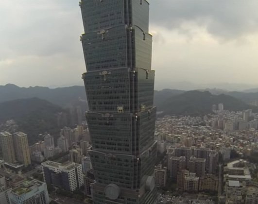10° lugar: Taipei 101 - País em que foi construído: Taiwan - Ano: 2004 - Altura: 508 metros