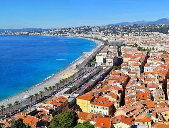 10) Nice (França), 60 pontos: Localizada na Riviera Francesa, Nice é um paraíso à beira-mar conhecido por suas praias ensolaradas e elegância mediterrânea.