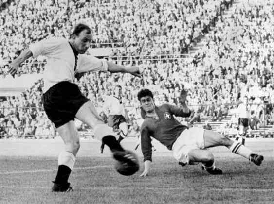 10º Uwe Seeler - 447 gols marcados em ligas nacionais entre 1954 e 1978. Oberliga Nord (267), Alemanha (178) e República da Irlanda (2).