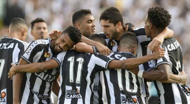 11) Botafogo - 29 jogos - 15 vitórias - 10 empates - 4 derrotas - 63,22% de aproveitamento
