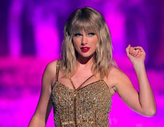  12 de setembro: A cantora norte-americana Taylor Swift bateu o recorde de vitórias em apenas uma noite e venceu 9 troféus no MTV VMA 2023. 