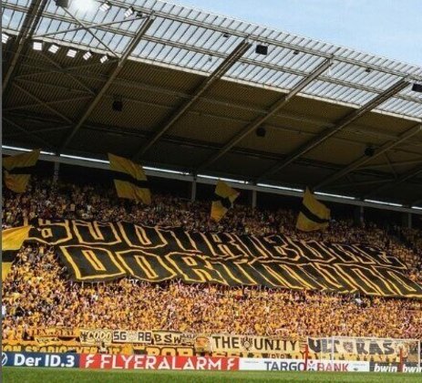 12º lugar: Borussia Dortmund, da Alemanha - O clube alemão tem receita de 420 milhões de euros (aproximados R$ 2,2 bilhões na cotação atual) - Foto: Reprodução/Instagram