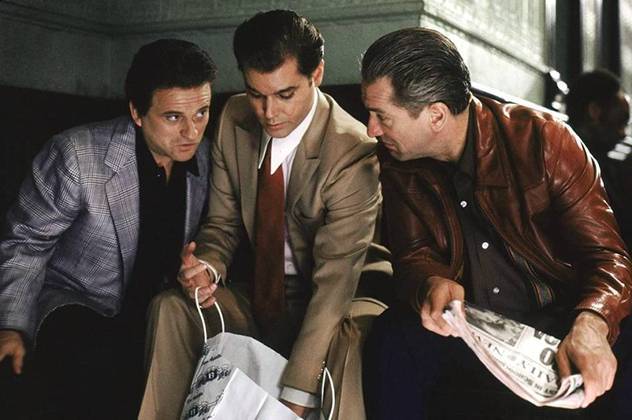 #12. “Os Bons Companheiros” (1990): É considerado por muitos a melhor obra do diretor Martin Scorsese. O filme conta a vida de um jovem que cresce em meio ao domínio da máfia e decide seguir pelo mesmo caminho.  