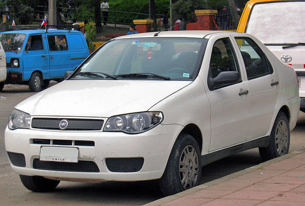 13) Fiat Siena - Modelo 2001 a 2010. 