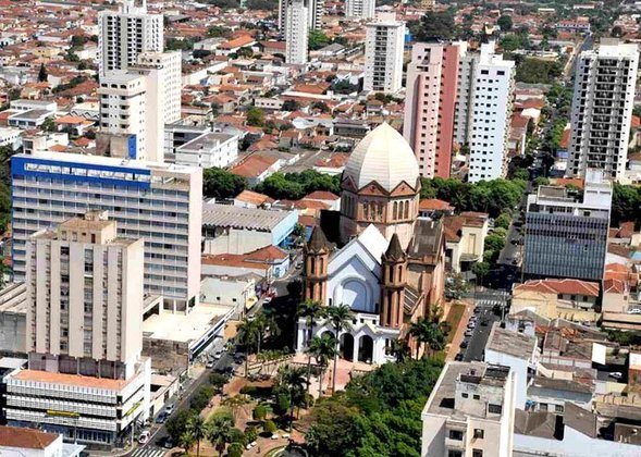 13º lugar - Araraquara (SP) - 7,9 mortes a cada 100 mil habitantes. Fica a 270 km de São Paulo, a 664m de altitude. Tem cerca de 239 mil habitantes.