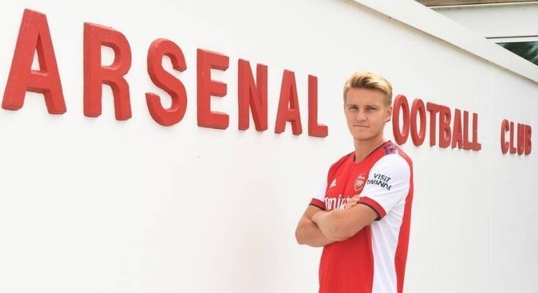 13° lugar - Martin Odegaard (22 anos) - Meio-campista - Contratado pelo Arsenal - Ex-time: Real Madrid - Valor da transferência: 35 milhões de euros (R$ 213,5 milhões).