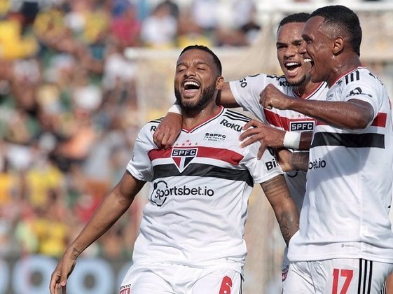 13° - São Paulo: 58,33% de aproveitamento (12 jogos, 6 vitórias, 3 empates e 3 derrotas / 16 gols marcados e 9 sofridos).
