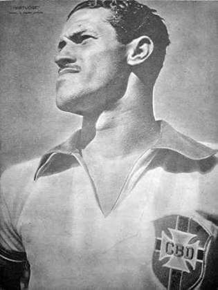 14º lugar: Ademir de Menezes (atacante - Brasil): 9 gols em Copas do Mundo - O atacante fez parte da Seleção Brasileira vice-campeã em 1950, na fatídica derrota por 2 a 1 para o Uruguai no Maracanã. Naquela edição, o jogador marcou 9 gols. 