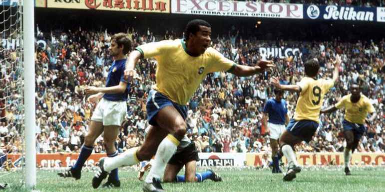 14º lugar: Jairzinho (atacante - Brasil): 9 gols em Copas do Mundo - O ídolo do Botafogo ficou conhecido como “Furacão da Copa” por suas boas atuações. O atacante disputou três edições, em 1966, 1970 (7 gols) e 1974 (2 gols). O jogador fez parte do elenco tricampeão pelo Brasil, em 1970.