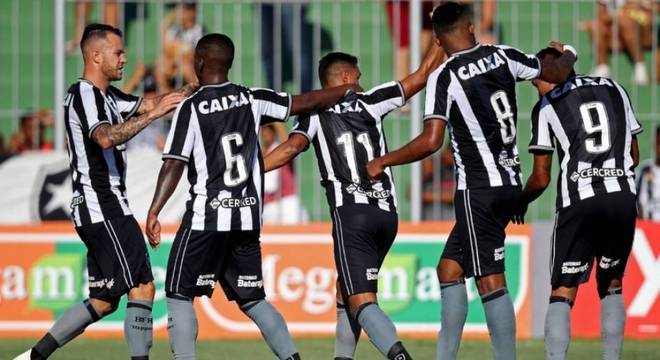 15°) Botafogo - Jogos: 8 - Vitórias: 4 - Empates: 1 - Derrotas: 3 - Gols marcados: 11 - Gols sofridos: 6 - Saldo de gols: 5 - Aproveitamento: 54,17%
(Foto: Vitor Silva/SSPress/Botafogo)