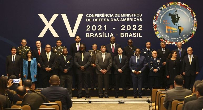 Ministros reunidos na 15ª Conferência de Ministros da Defesa das Américas, em Brasília