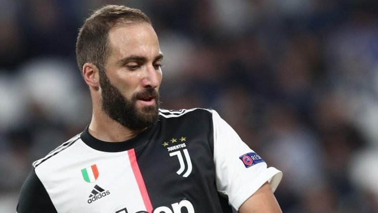 15° lugar - Gonzalo Higuaín (atacante) - Valor da negociação: 90 milhões de euros - Comprado pela Juventus junto ao Napoli