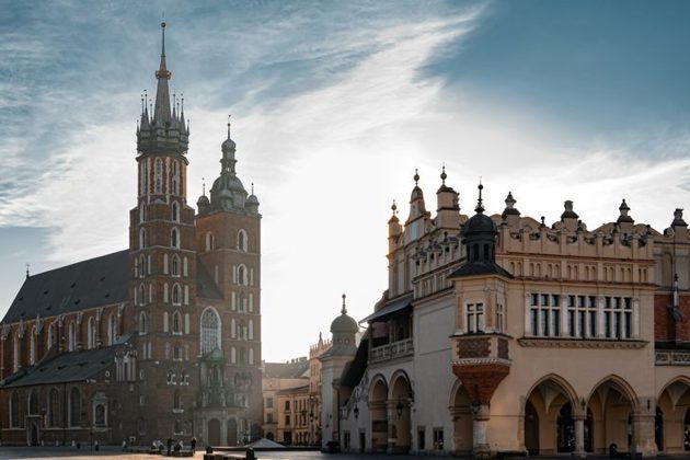 16) Cracóvia (Polônia), 57 pontos: A joia da Polônia encanta com sua bela Cidade Antiga, repleta de praças históricas e arquitetura medieval. O Castelo de Wawel é um dos lugares mais visitados.