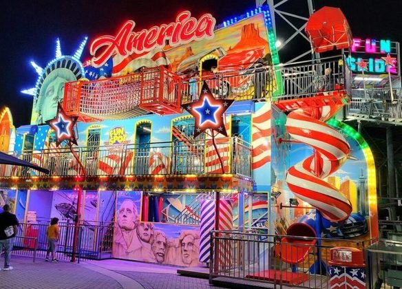 17°) Fun Spot America (Flórida, EUA): O parque apresenta uma variedade de atrações, incluindo montanhas-russas, carrosséis, carrinhos de bate-bate, passeios de go-kart, além de jogos e entretenimento ao vivo.