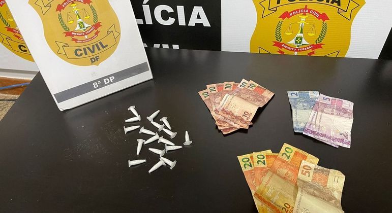 17 pinos de cocaína encontrados com homem suspeito de tráfico de drogas na Estrutural