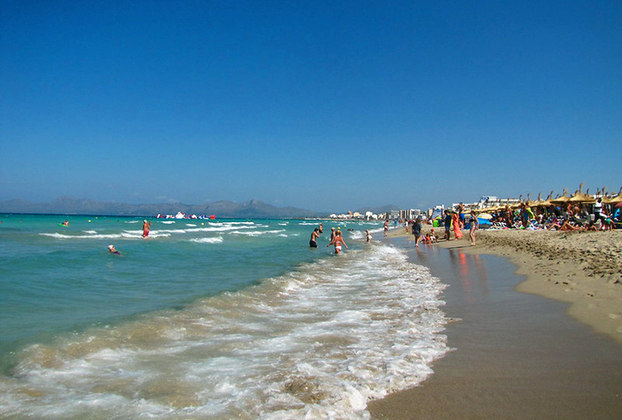 17- Playa de Muro — Espanha - Localizada no nordeste da Ilha de Maiorca, perto de Alcúdia,